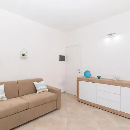 Apartment Rosmarino In The Center - Happy Santa Teresa Gallura